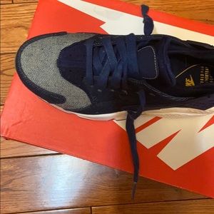 Navy blue Huaraches sneakers